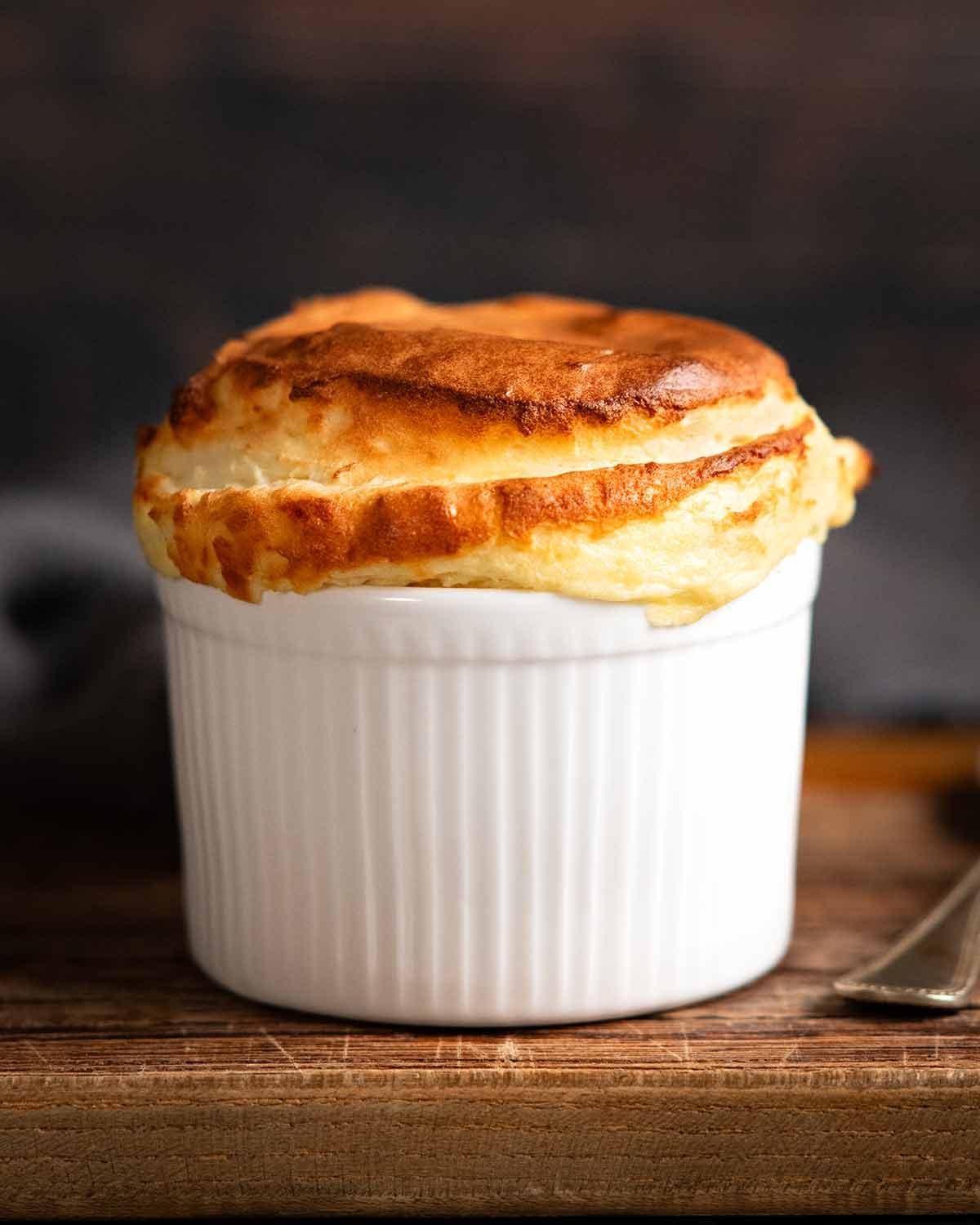 Cheese soufflé (soufflé au fromage)